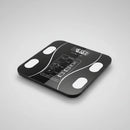 Balança digital corporal com bioimpedância smart em banheiro moderno