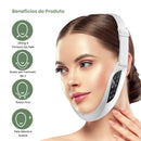 Modelo usando massageador facial elétrico para firmeza facial