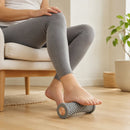 Rolo Massageador para Pés mostrado em ambiente doméstico com visual limpo e acolhedor.

