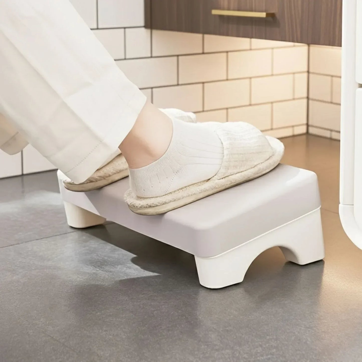 Descanso para os pés slim com estrutura leve e prática