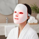 Aparelho facial com tecnologia LED para cuidados da pele